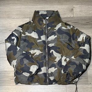 H&M Divided Women's Camouflage Puffer Short Jacket Size 10 Medium